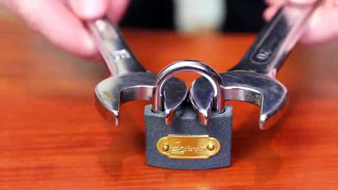 Como abrir um cadeado com chave deboca em 10 segundos