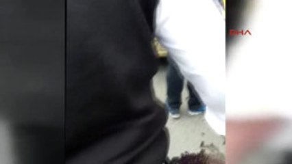 Şişlide Kaza Sonrası Araçta Sıkışan Sürücüyü Vatandaşlar Kurtardı