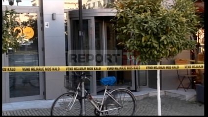 Report TV - Maskat grabisin me armë një bankë pranë "21 Dhjetorit"