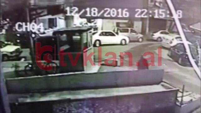 I vihet flaka makinës së Flor Mumajesit, në kërkim autori