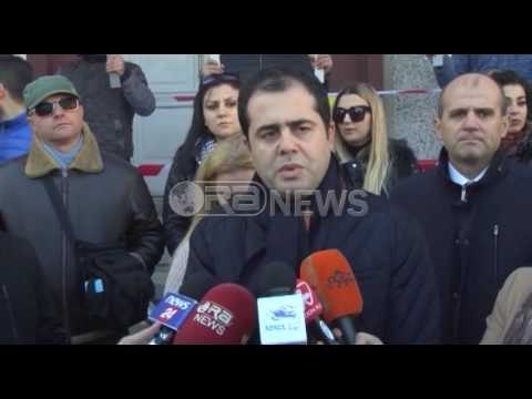 Durrës - PD “i mbyll” për një orë bashkinë Vangjush Dakos