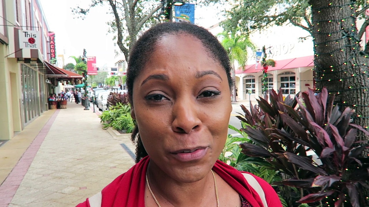 Eating & walking in West Palm Beach
