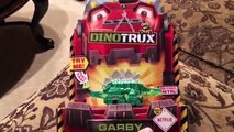 DinoTrux juguetes Fundido Garby Comer Piedras unboxing Dinotrux juguetes juguete de revisión por FamilyTo