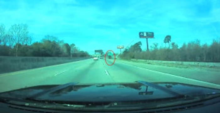 Otomobil Direği Devirip Yan Döndü: 2 Yaralı