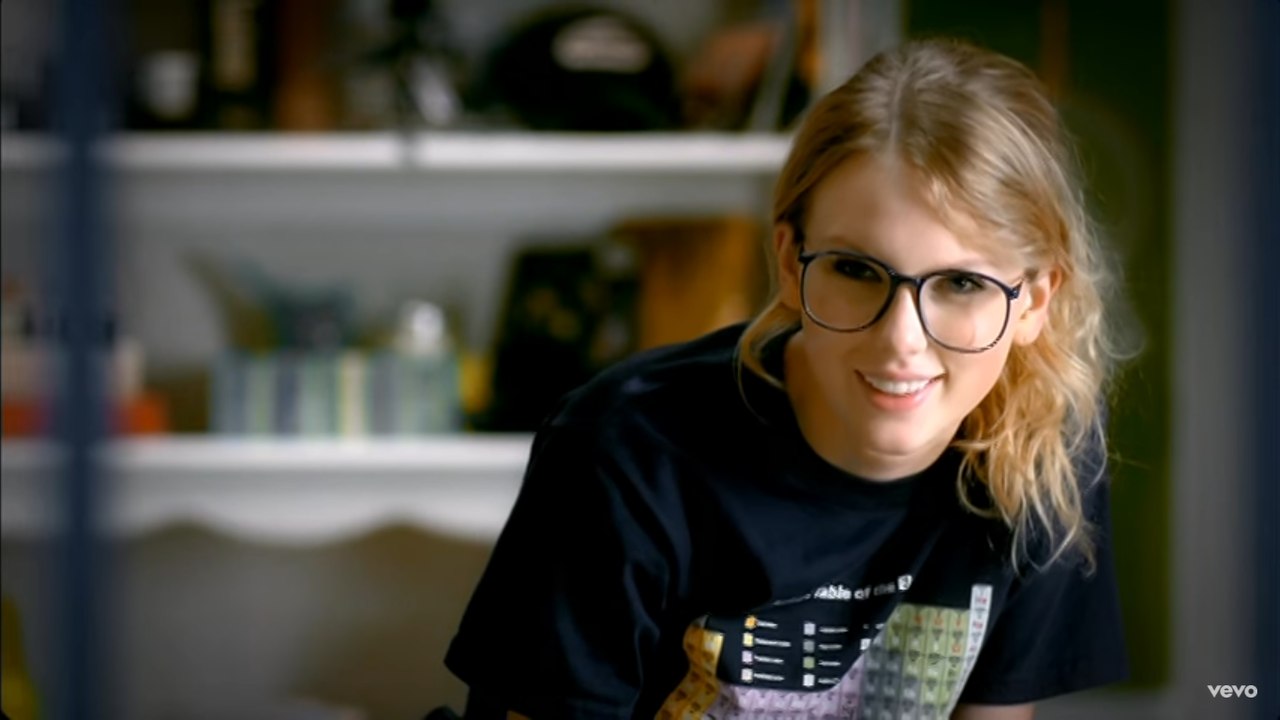 Taylor Swift - You Belong With Me (Karaoke Version) - By Tamvu -Dailymotion -