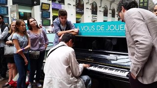 The Voice 6 : The Voice 6 : Les incroyables performances de Vincent Vinel dans les gares !