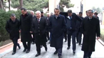 Bakü) Bakan Faruk Çelik'ten, Bakü'de Şehitliğe Ziyaret