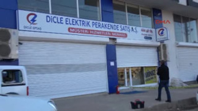 Şanlıurfa Siverek'te Dedaş Merkezi ve Araçlarına Ateş Açıldı