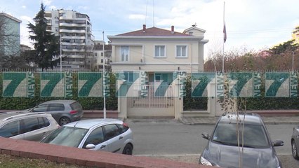 ISIS KERCENON ME SULM NDAJ AMBASADES RUSE NE TIRANE - News, Lajme - Kanali 8