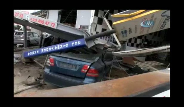 Bursa'da faciadan dönüldü! 10 araca çarpıp durabildi