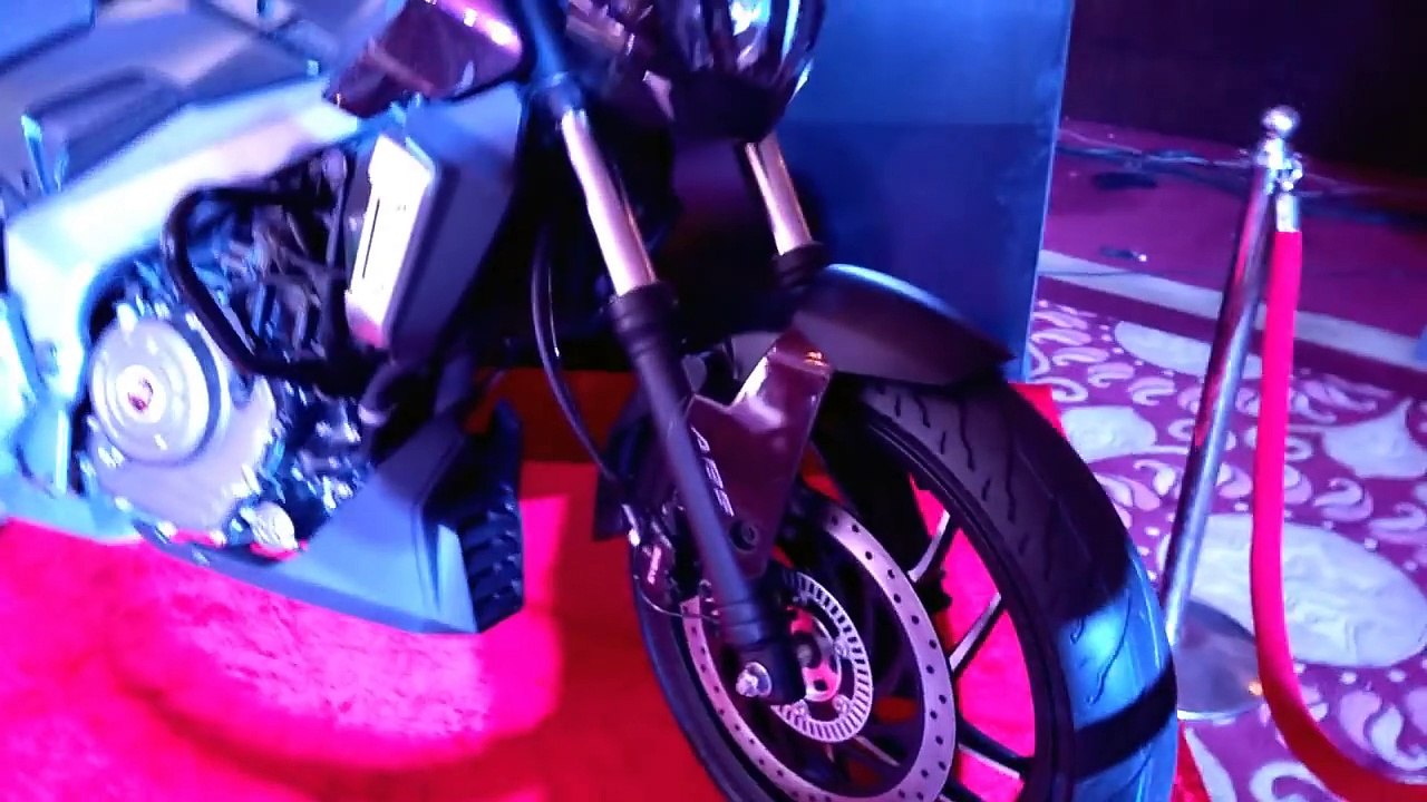 Bajaj Dominar 400 Walkaround Video _ Car Blog India-KPR3yrabIeM