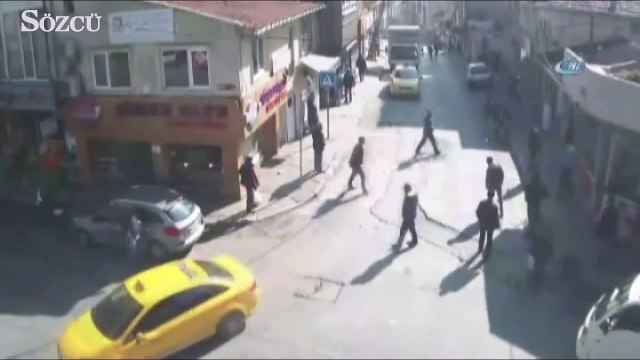 Kahvehaneye silahlı saldırı anı kamerada