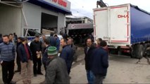 Bursa Sürücüsü Kalp Krizi Geçiren Kamyon 10 Aracı Hurdaya Çevirdi
