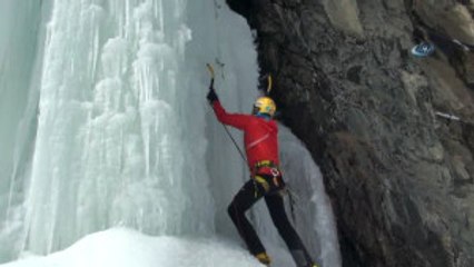 Rize) Donmuş Şelaleye Tırmandılar