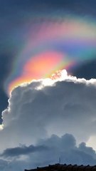 Un arc-en-ciel de feu apparait à Singapour, un phénomène extraordinaire !