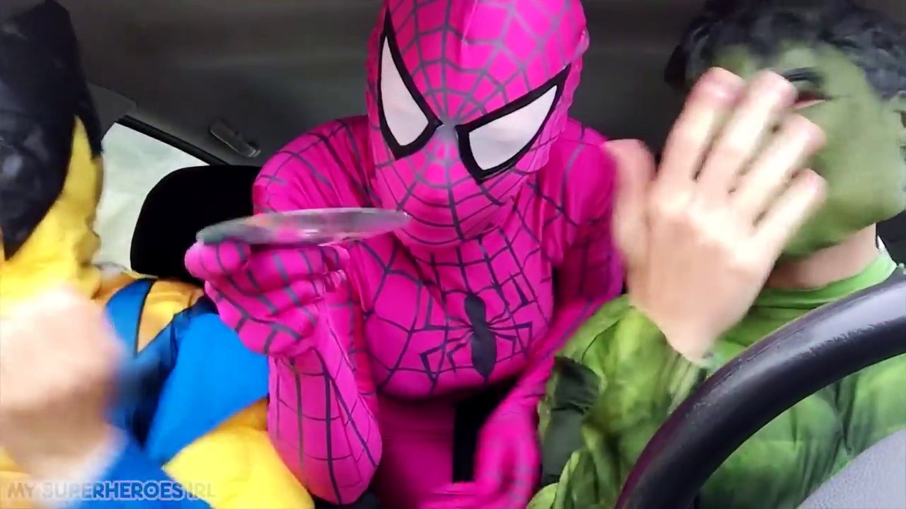 SPIDERMAN, SPIDERBABY y ROSA SPIDERGIRL w/ HULK BEBÉ en la Vida Real de la Diversión Superhéroe de los Padres