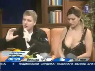 Canlı Yayında Dekolte Kazası..