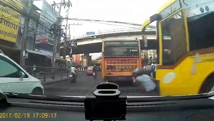 Le passager d’un scooter échappe à la mort de justesse !