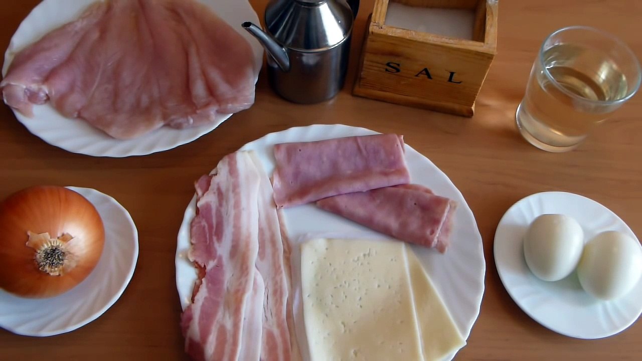 Il enroule les œufs durs dans le jambon, le fromage… ce qu’il a comme résultat est surprenant