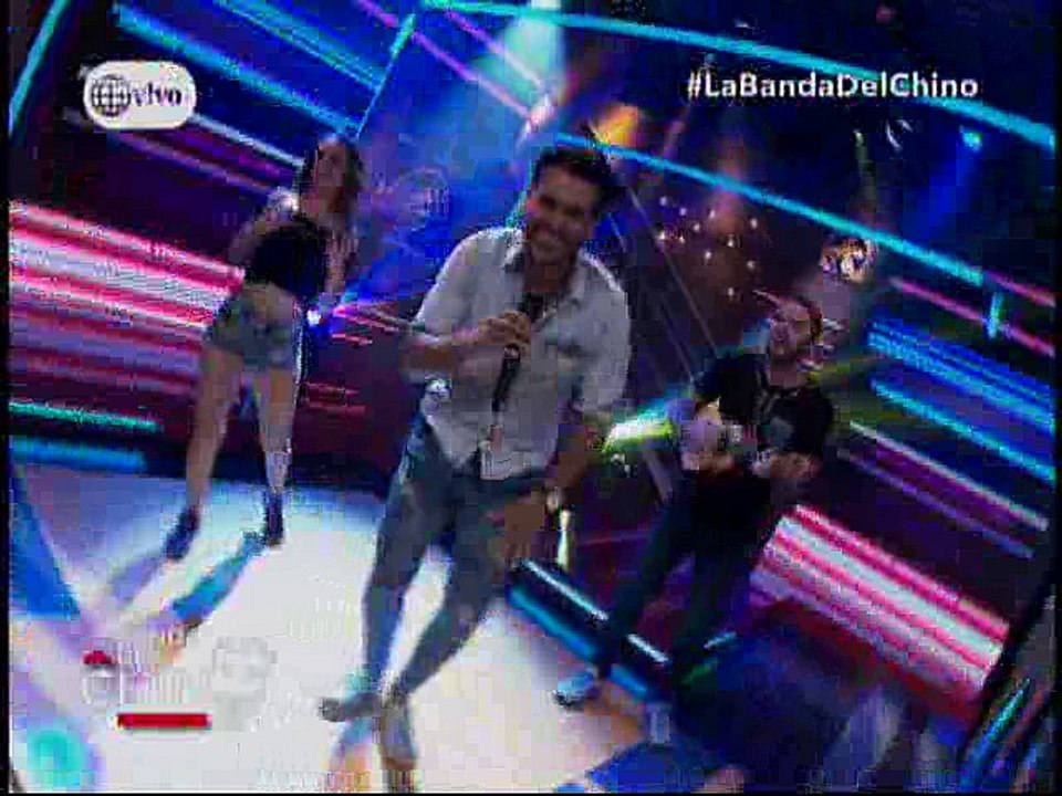 Bruno Rocha cantando en la Banda del Chino