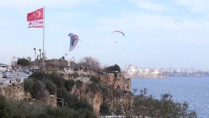 Çantasını Almak Isterken Mağarada Mahsur Kaldı