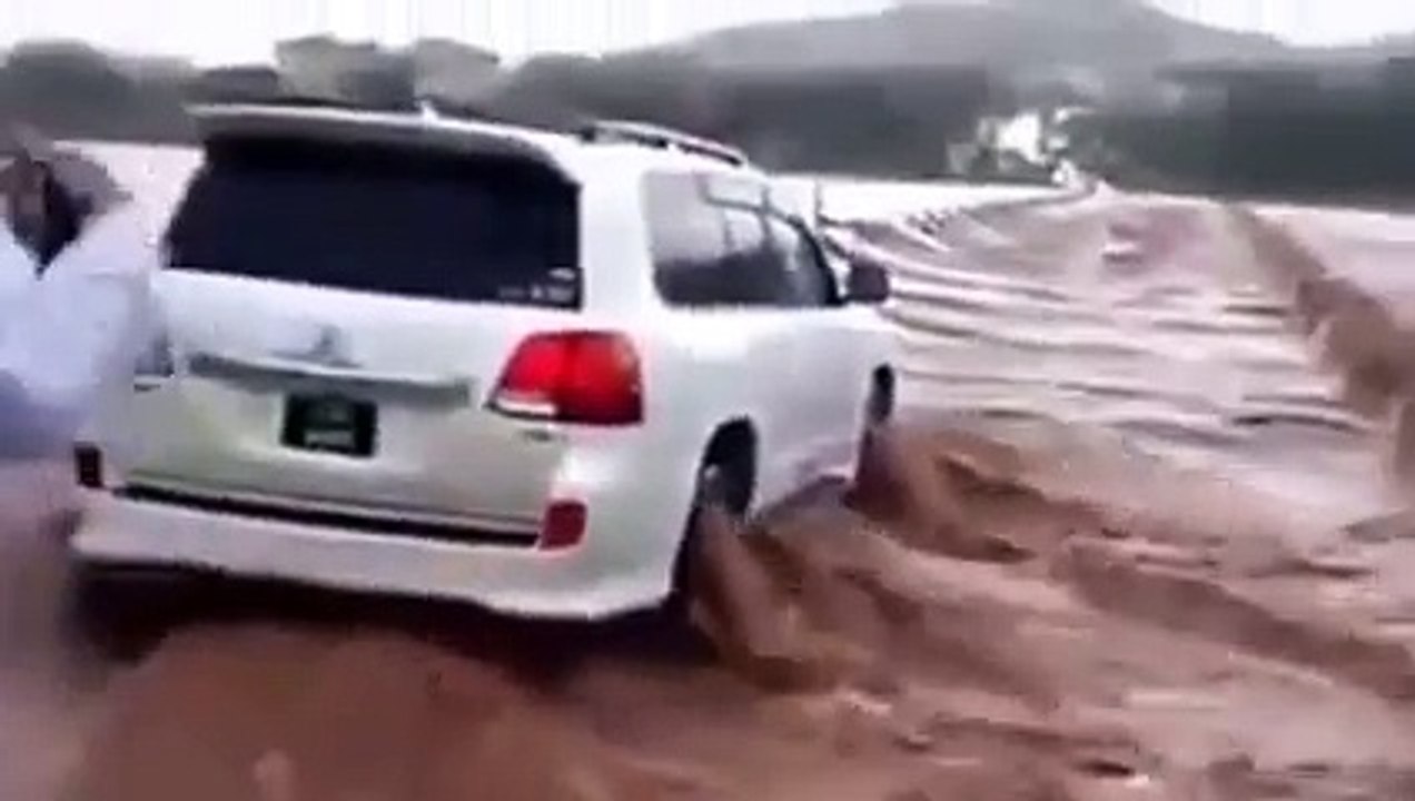 Must See Imran Khan In The Car.