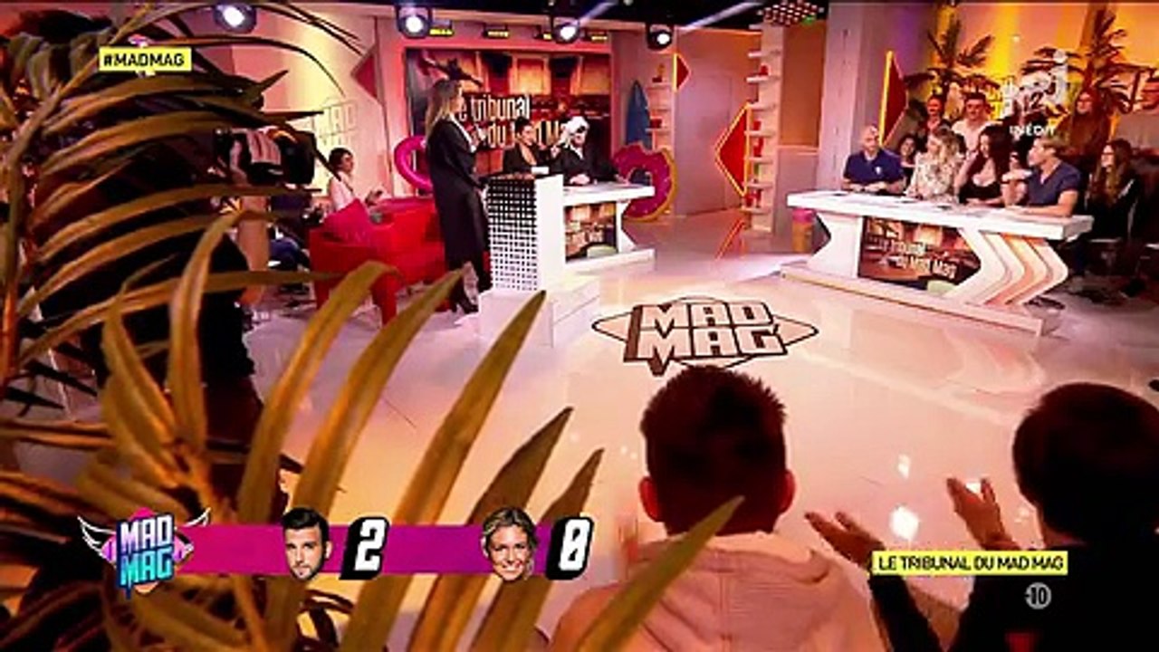 Buzz : Léger incident de décolleté sur le plateau du Mad Mag !