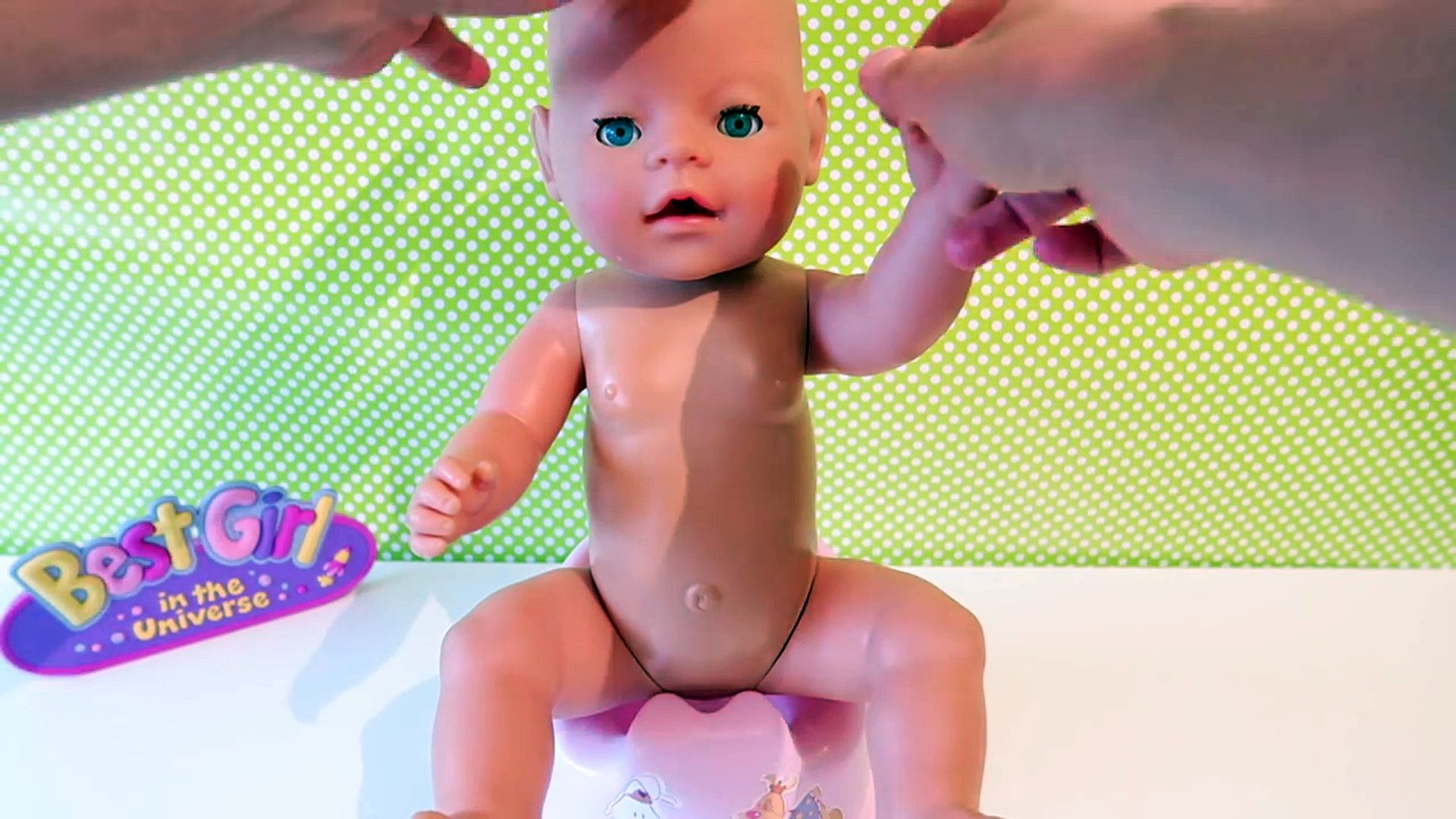 muñeca que orina y hace popo