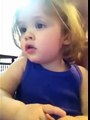 Vajza e vogël e dëgjon zërin e nënës së vdekur, reagimi i saj ta shkul zemrën (Video)