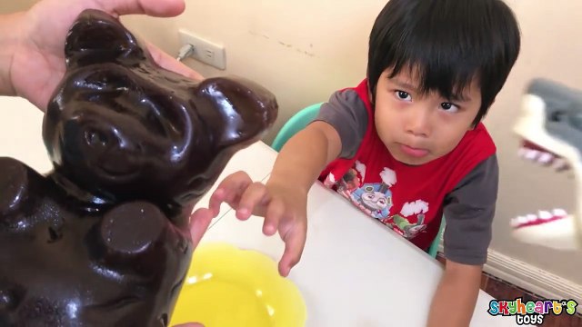 BAD BABY Shark eating our giant gummy bear - Feeding time with Skyheart and shark toys for kids-gEk6d7k9Hrs