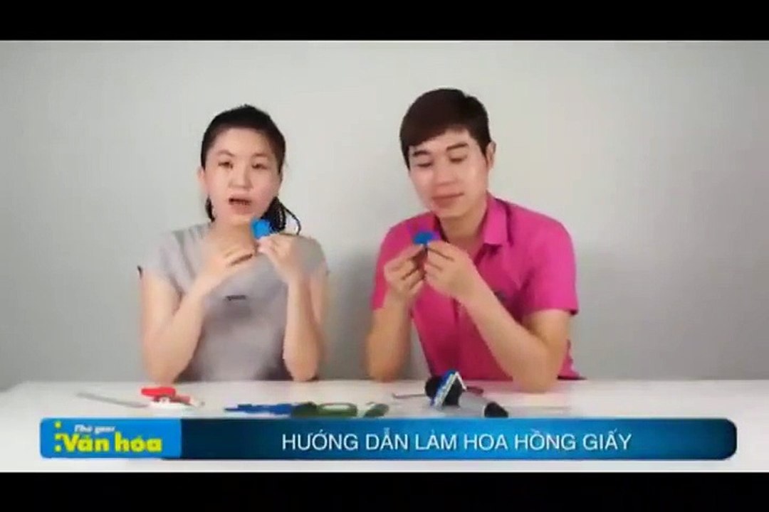 Cách làm hoa hồng bằng giấy nhún đơn giản mà đẹp như hoa thật