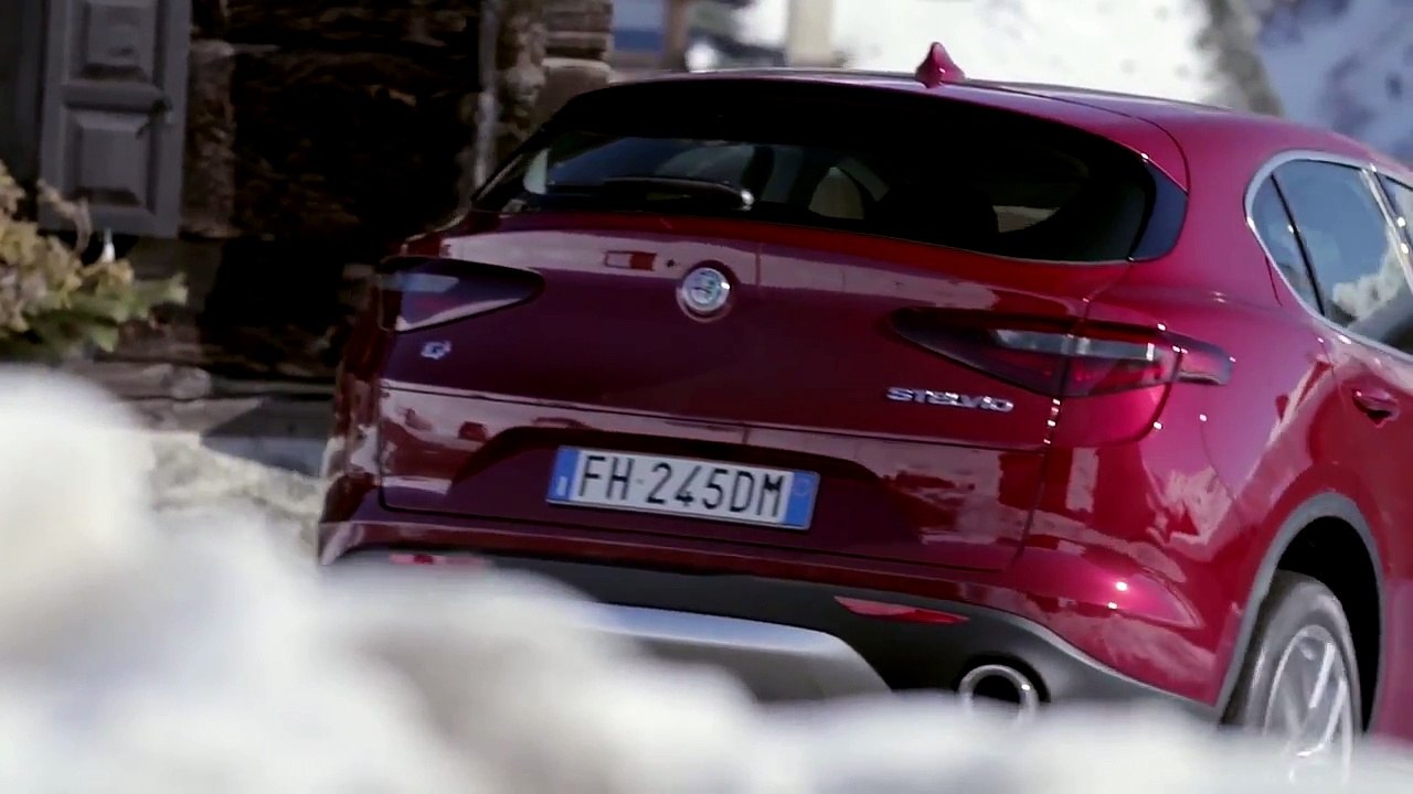 2017 Alfa Romeo Stelvio - Snow Driving-h4OpMIH7DQw