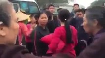 Cảnh sát giao thông đánh tài xế ở Vân Đình bị dân quây hỏi tội