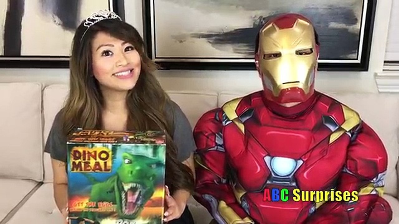 DINO MEAL GAME T Rex EATS SPIDERMAN & PRINCESS T Learn Colors Fun Kids Open Marvel Egg Surprise Toys
