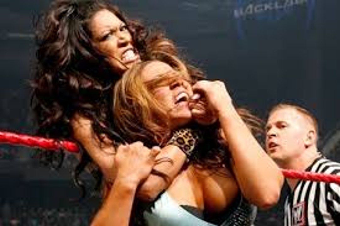 WWE RAW  Melina vs Maria 01Jan 2017 HD