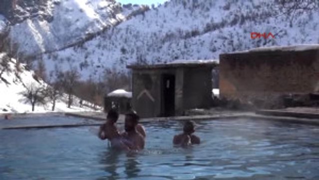 Şırnak Beytüşşebap'ta Eksi 15 Derecede Kaplıca Keyfi
