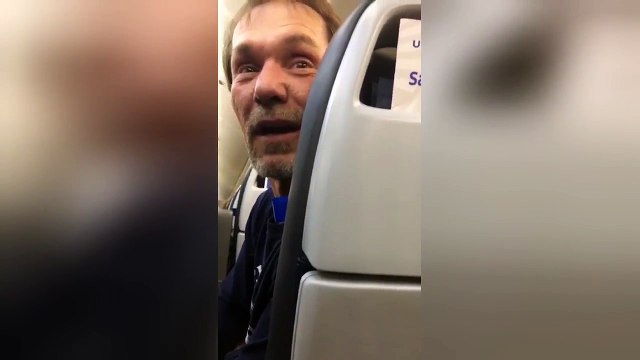This is not Trump’s America! : un passager américain raciste viré de l'avion !