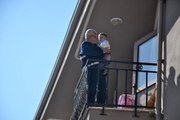 Kafası Balkon Demirlerine Sıkışan Çocuğu İtfaiye Kurtardı