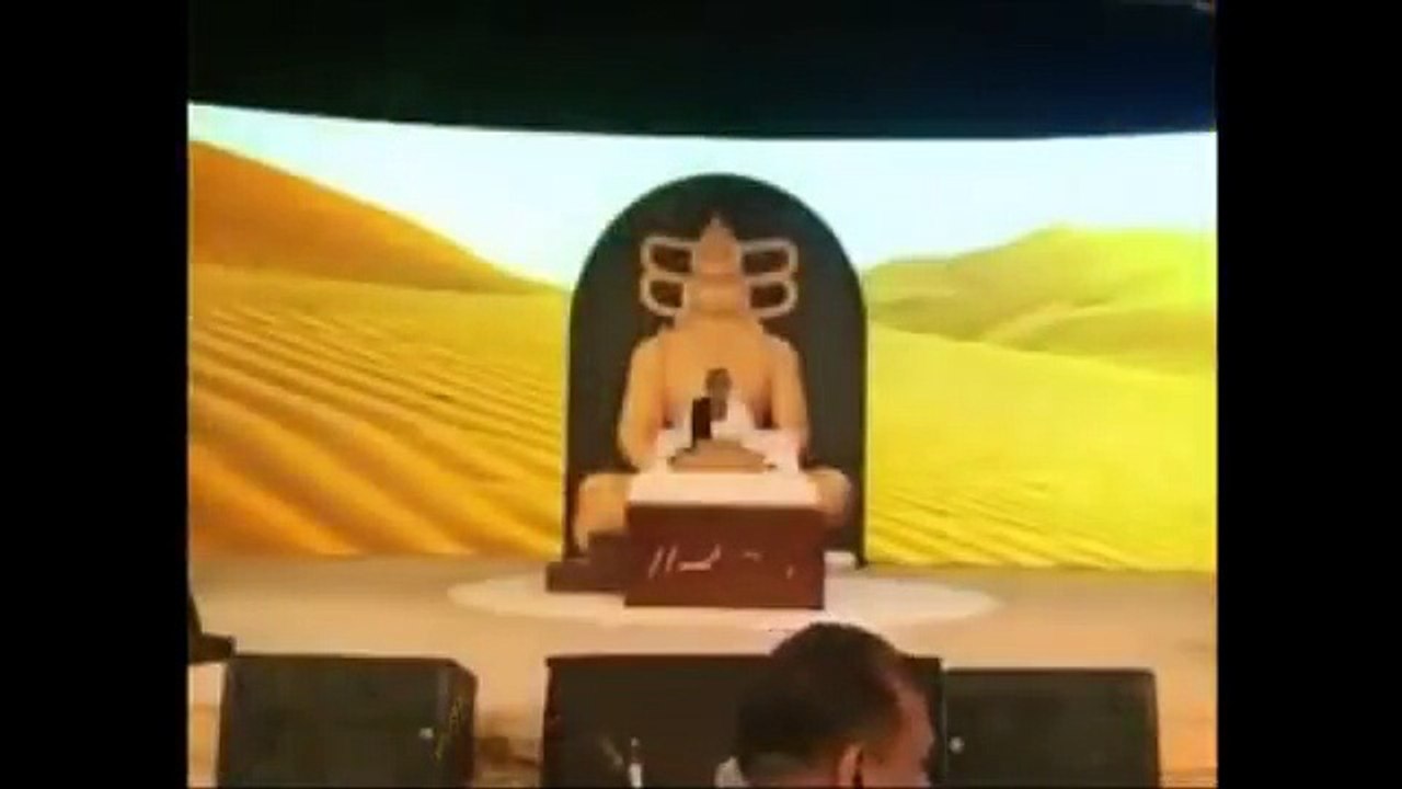 Watch Sultan Of Abu Dhabi Saying Jai Siya Ram in front of Murari Bapu