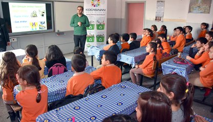 KOCASİNAN’DA OKULLARA GERİ DÖNÜŞÜM EĞİTİMİ DEVAM EDİYOR