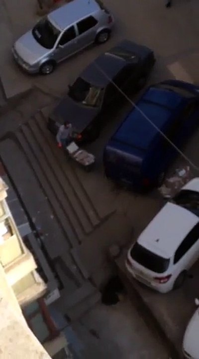 Hedhja e meturinave në rrugë