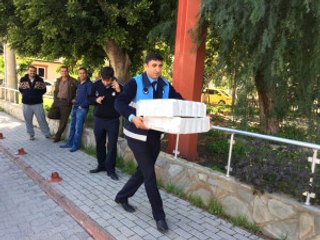 Duvar Dibine Bırakılan Şüpheli Kasayı Kokmuş Balık Çıktı