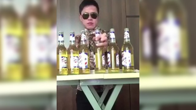 Il boit 6 bières en même temps