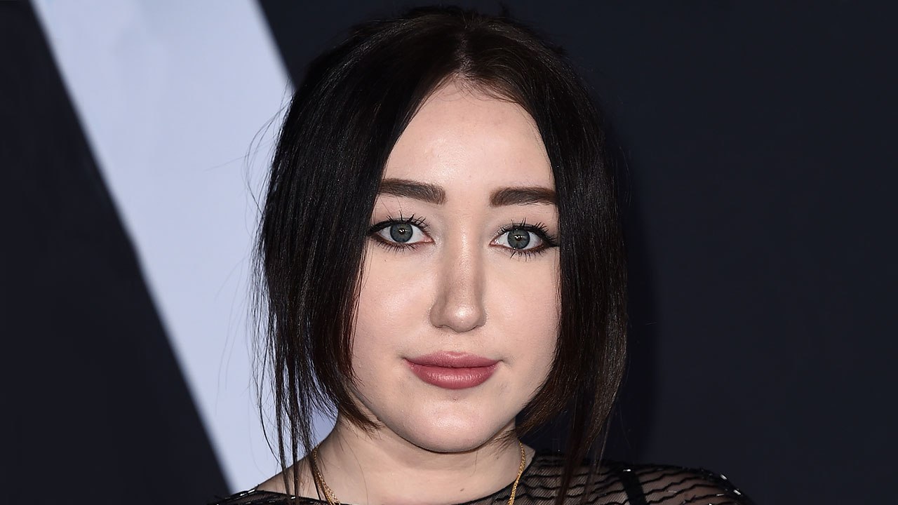 Noah Cyrus Acoustic Performance