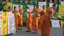 Monjes birmanos y tailandeses apoyan al templo Dhammakaya de Tailandia