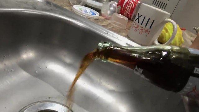 Il découvre une souris morte dans son coca