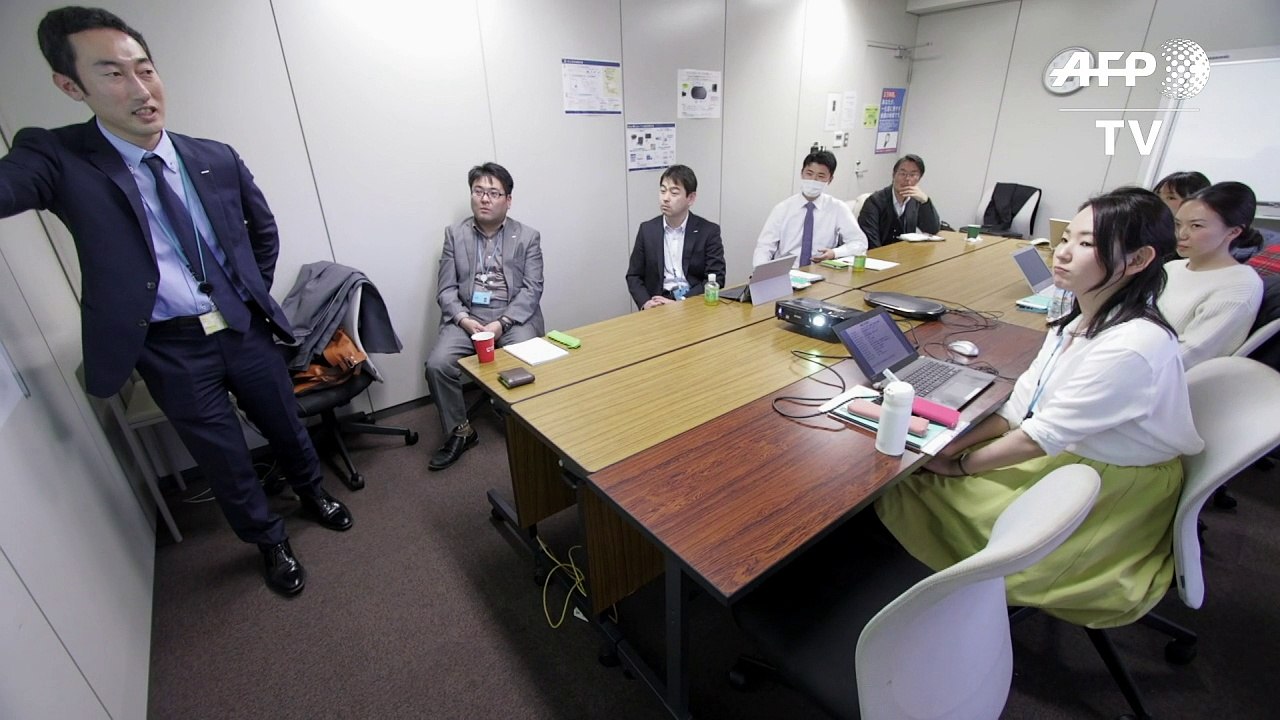 Freitags sollen Japans Arbeitnehmer konsumieren