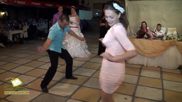 Balkan lokum havası oynayan kız