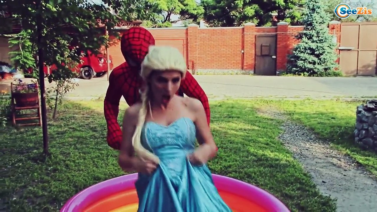Spiderman Miedo por el MAL DIABLO! w/ Frozen Elsa Señora Hulk Joker y Negro Spiderma! Superhéroe