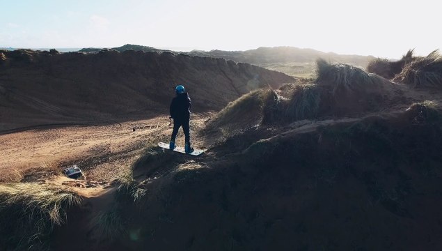 Jeep Renegade Desert Hawk conquers UK's largest sand dunes